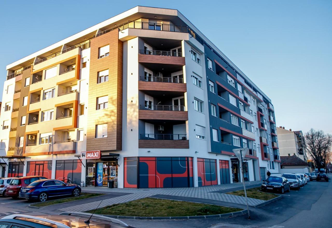Tik Tak Apartman Subotica Buitenkant foto