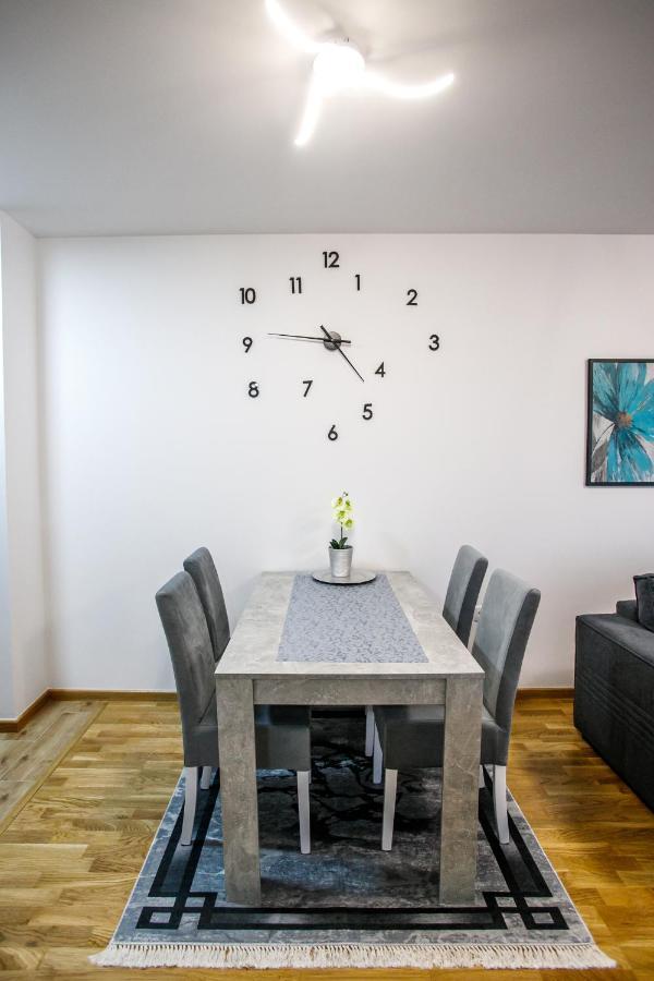 Tik Tak Apartman Subotica Buitenkant foto