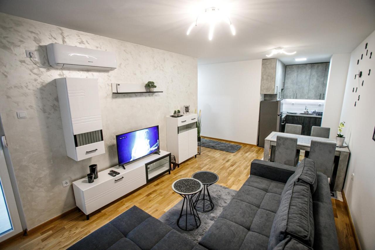 Tik Tak Apartman Subotica Buitenkant foto