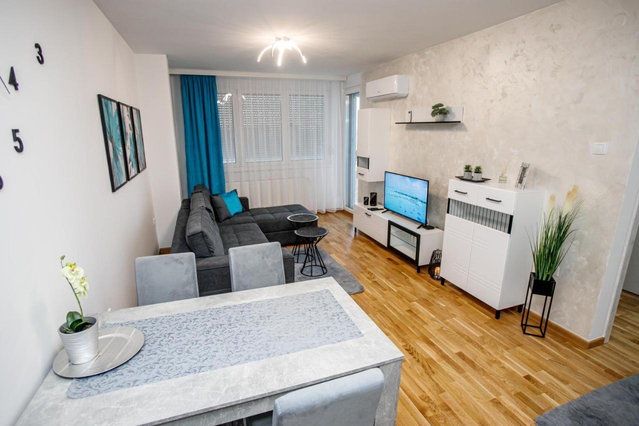 Tik Tak Apartman Subotica Buitenkant foto