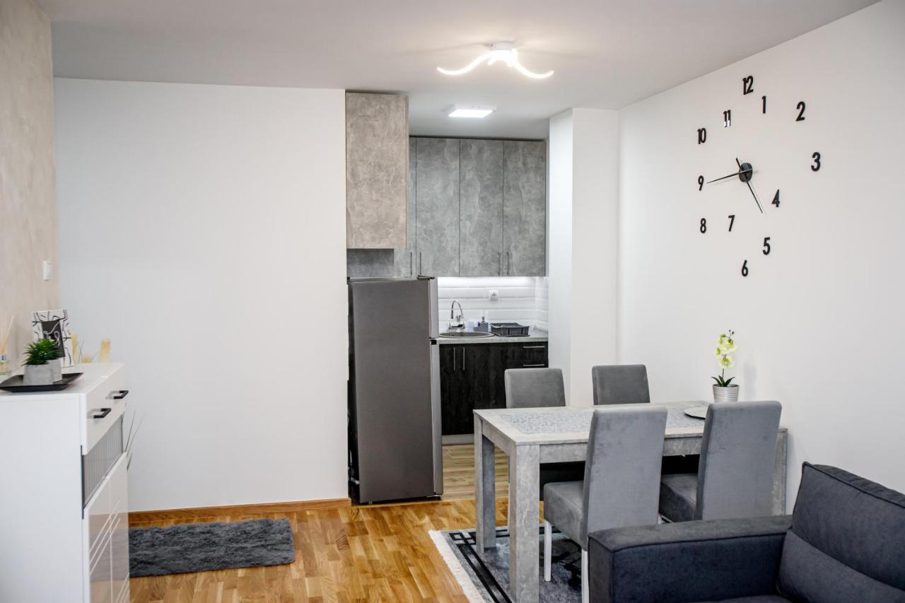 Tik Tak Apartman Subotica Buitenkant foto